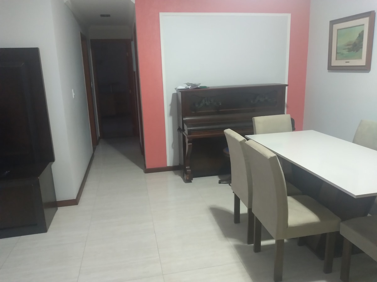 Apartamento de alto padrão a 150 metros da praia