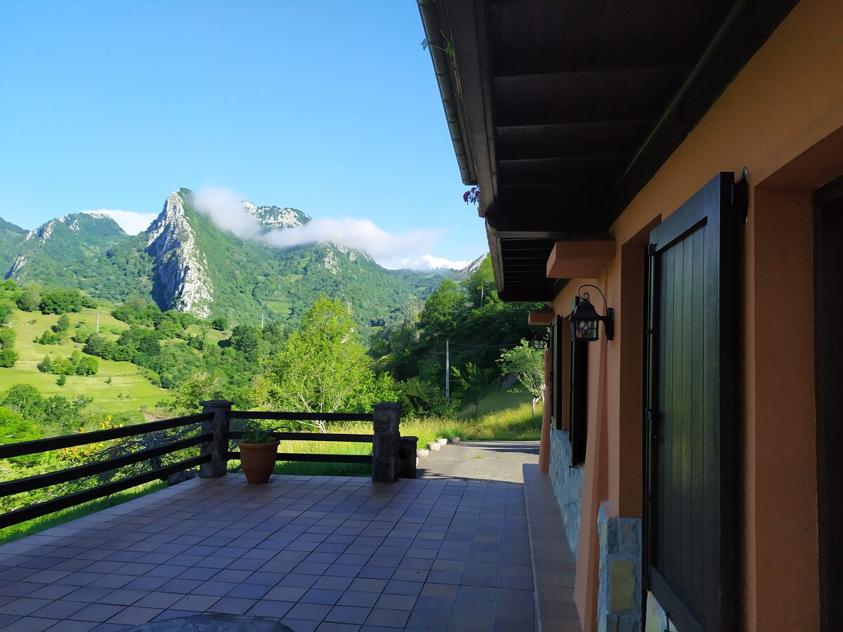 Agradable casa de madera con vistas increíbles