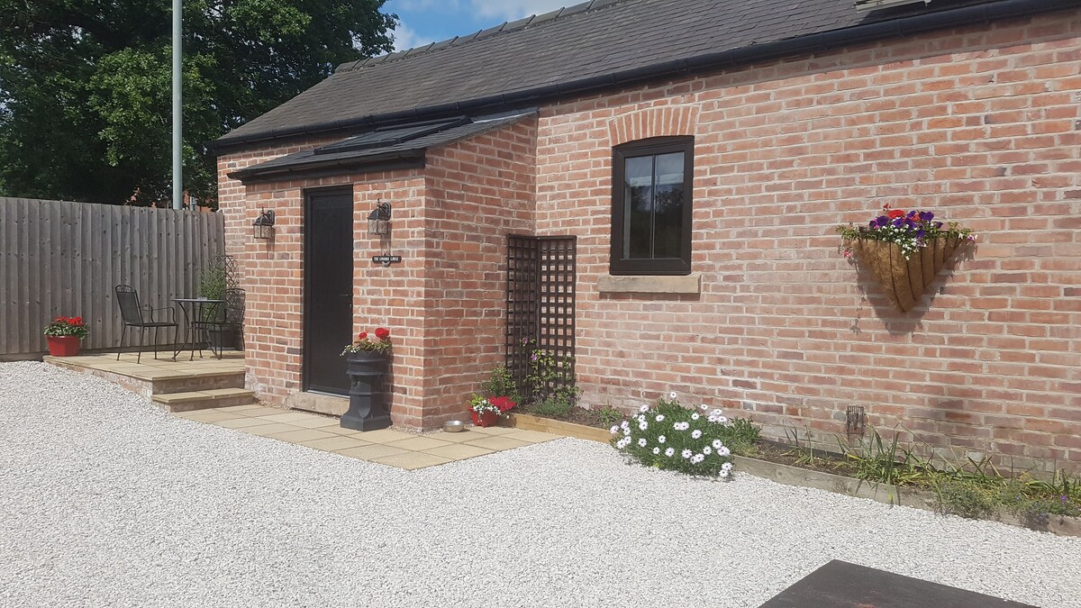 Luxury self-catering, 1 dbl bed, lounge, parking