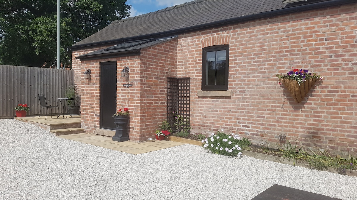 Luxury self-catering, 1 dbl bed, lounge, parking