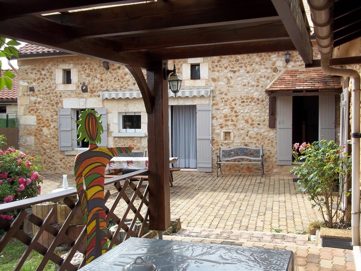 Gîte spacieux au cœur du Périgord Piscine et SPA