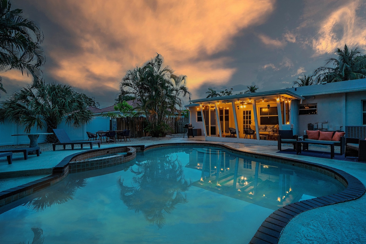 Resort style w/ heated pool mins to beach & Delray