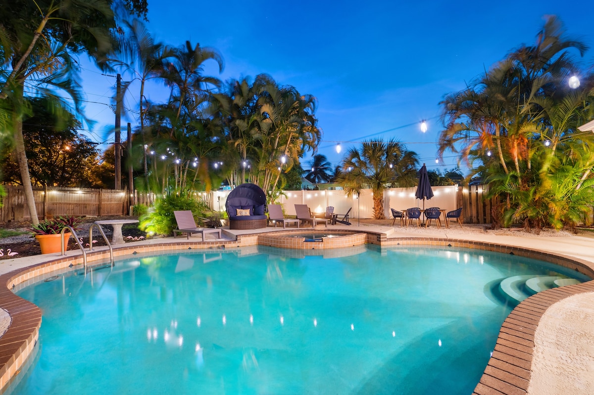 Resort style w/ heated pool mins to beach & Delray