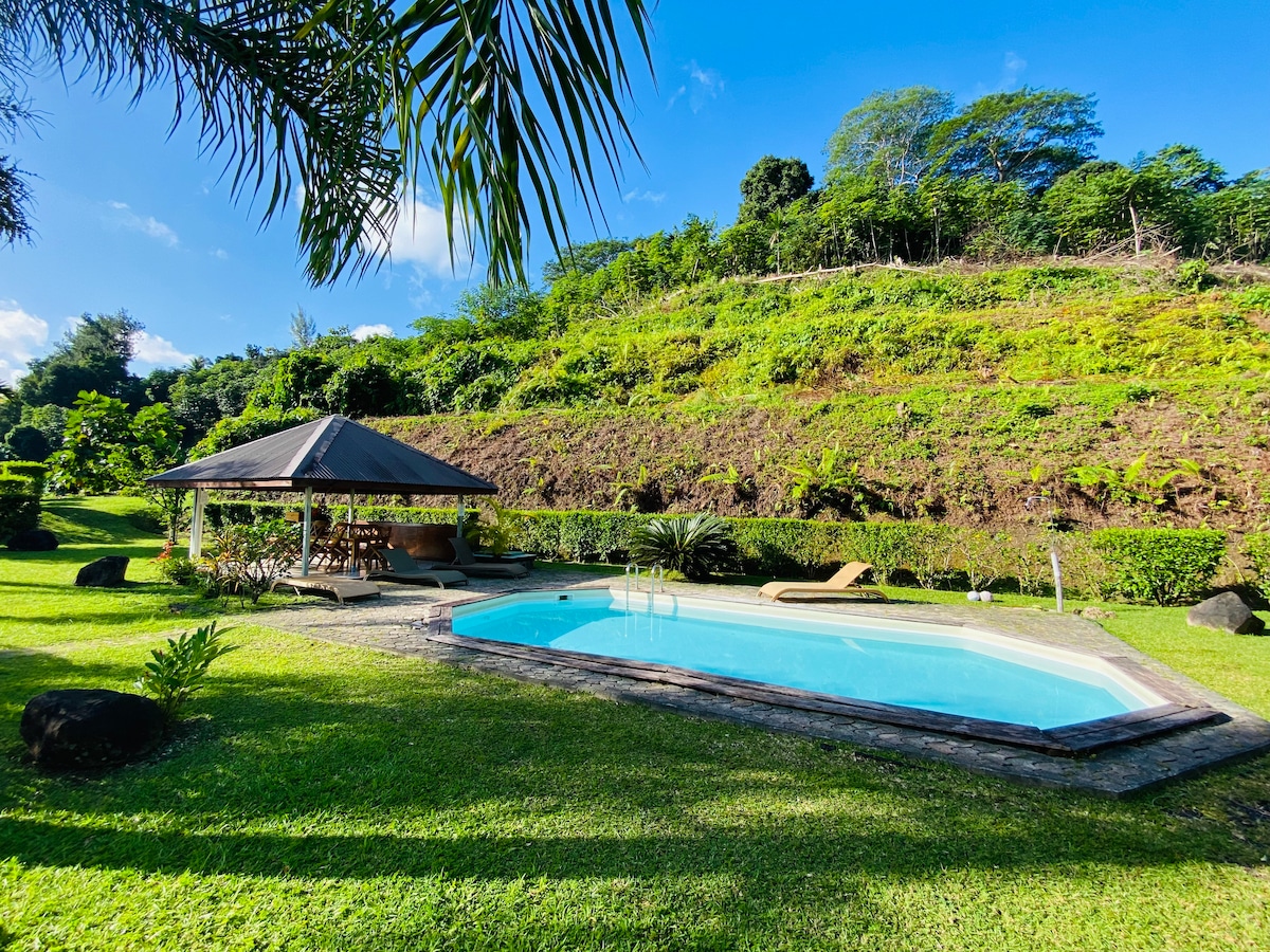 Bungalow confortable avec vue et piscine !