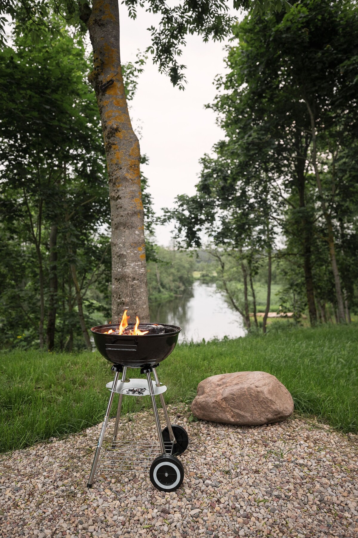 Rest Green microhouse on a river cliff!