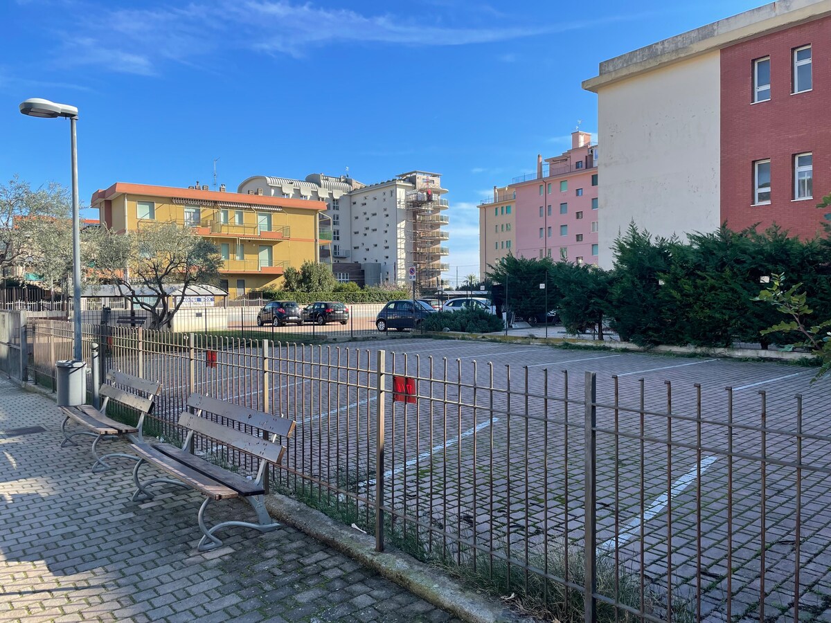 [AMBRA] Via Como ，距离海边50米-免费停车位。