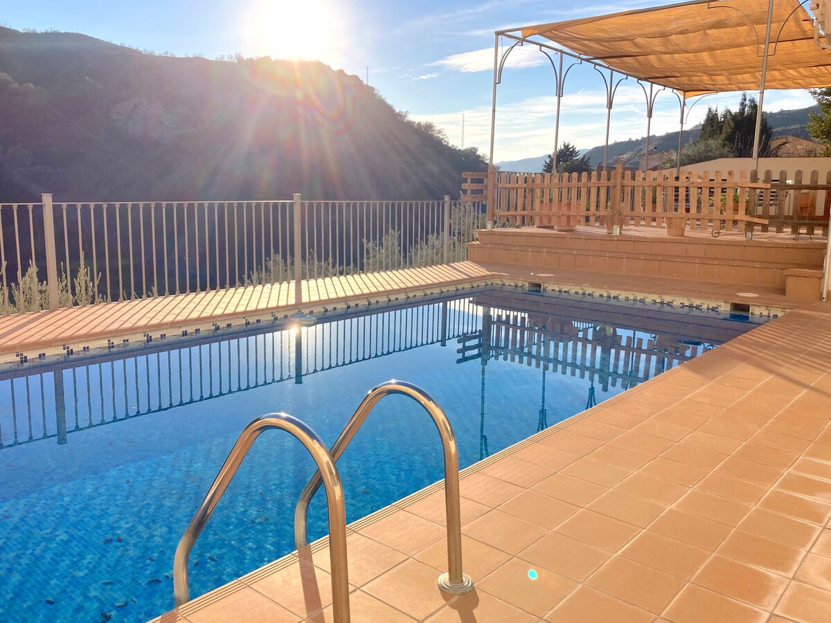 La Alberquilla: Un oasis con piscina en Quentar