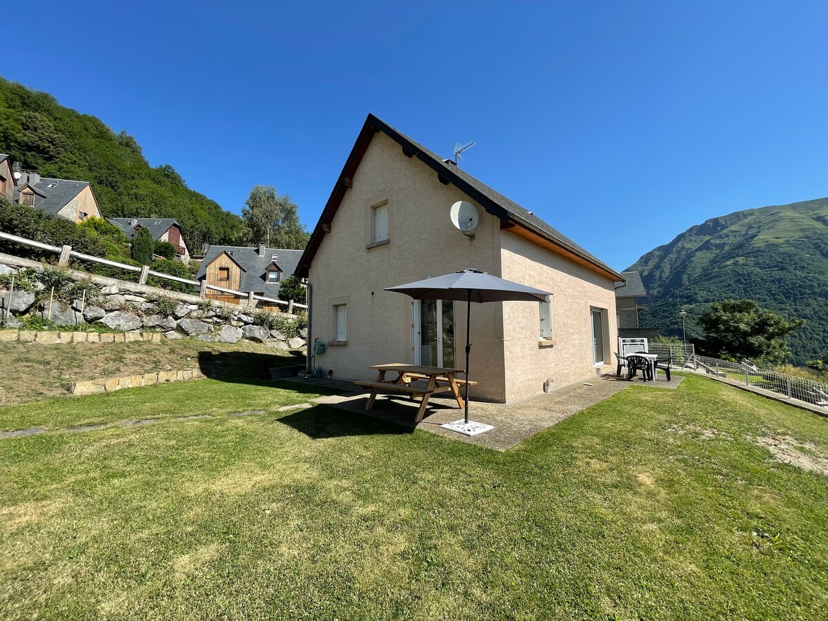 Maison : Vue panoramique sur la vallée / Grust-Luz