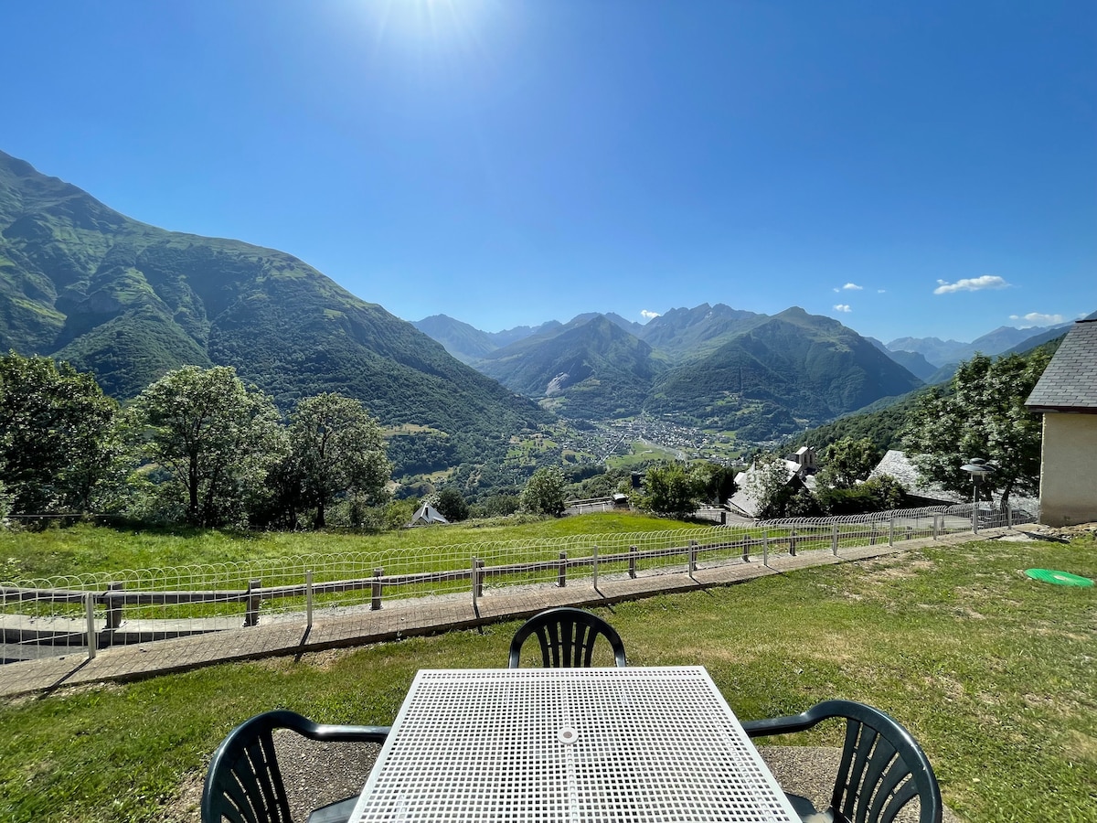 Maison : Vue panoramique sur la vallée / Grust-Luz