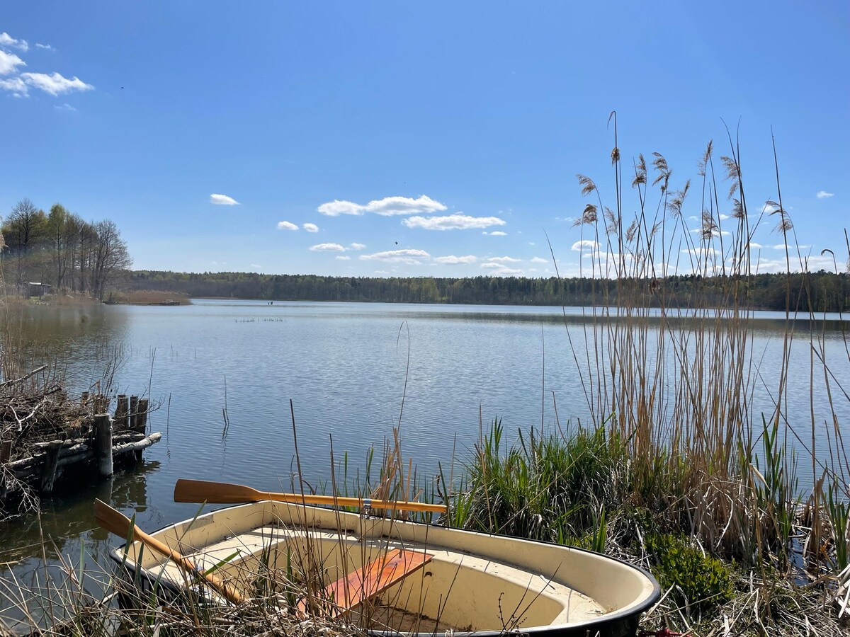 Dom na Mazurach z linią brzegową