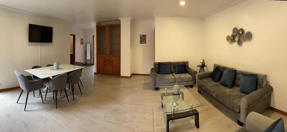 Lovely 3 bedroom apartment with free parking/wifi
