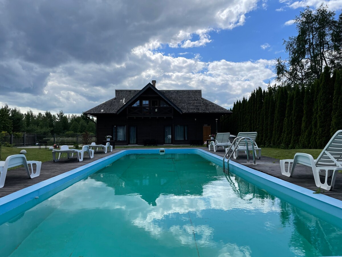 Lovely Niedru apartments with pool