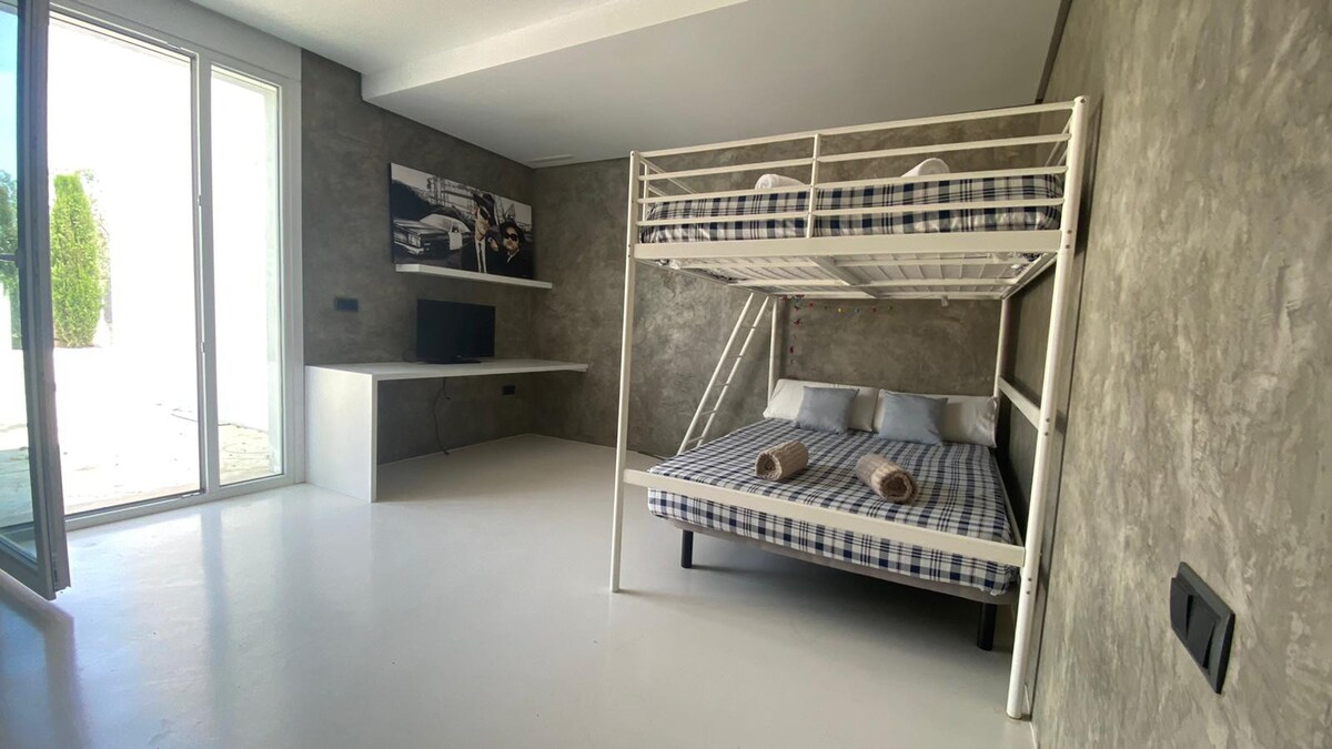 WHITE HOUSE EN ENGUERA - (2) FAMILY BEDROOM