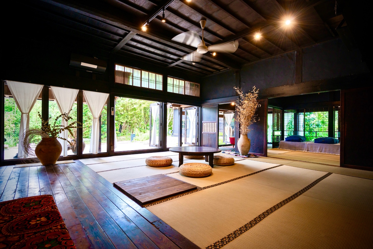 传统日式房屋蓝月别墅