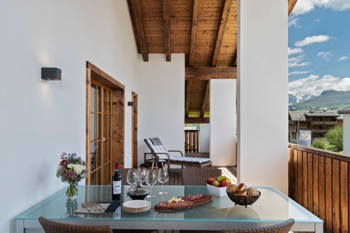 Luxury Suite Tscharva mit Küche und Terrasse