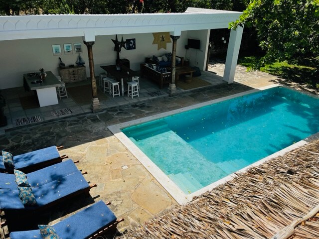 Family friendly 4-bedroom holiday home with pool