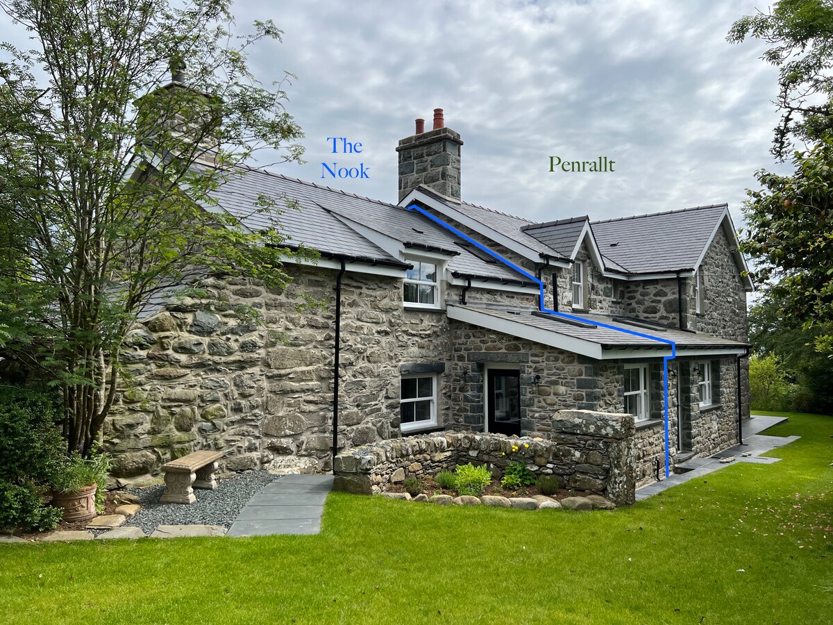 'The Nook' stone cottage in peaceful surroundings