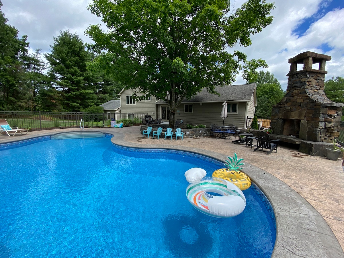 Spacious home, with gorgeous pool & outdoor space!