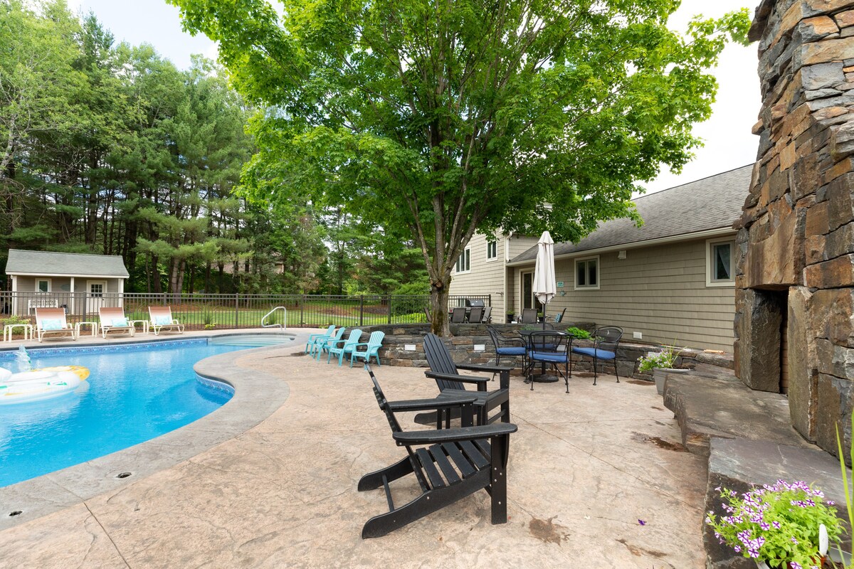 Spacious home, with gorgeous pool & outdoor space!