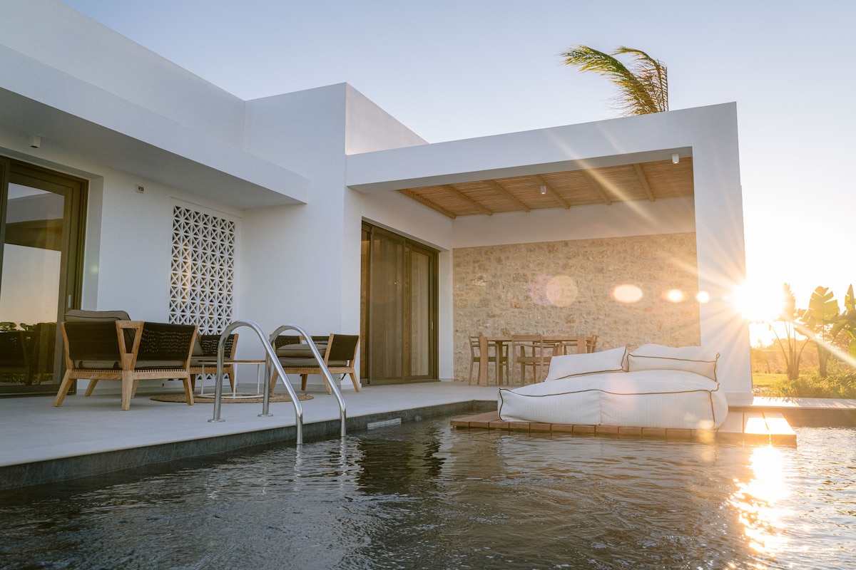 TAF Beach Villas with TESLA and heated Pool