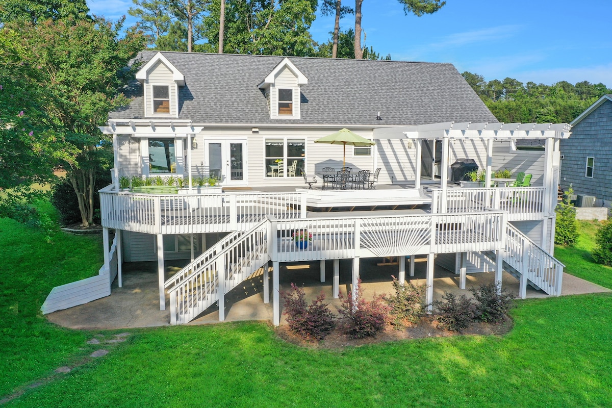 Lakefront, sunsets, dock, firepit, ping pong table