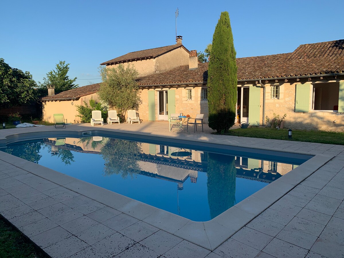 Belle maison au milieu des vignes