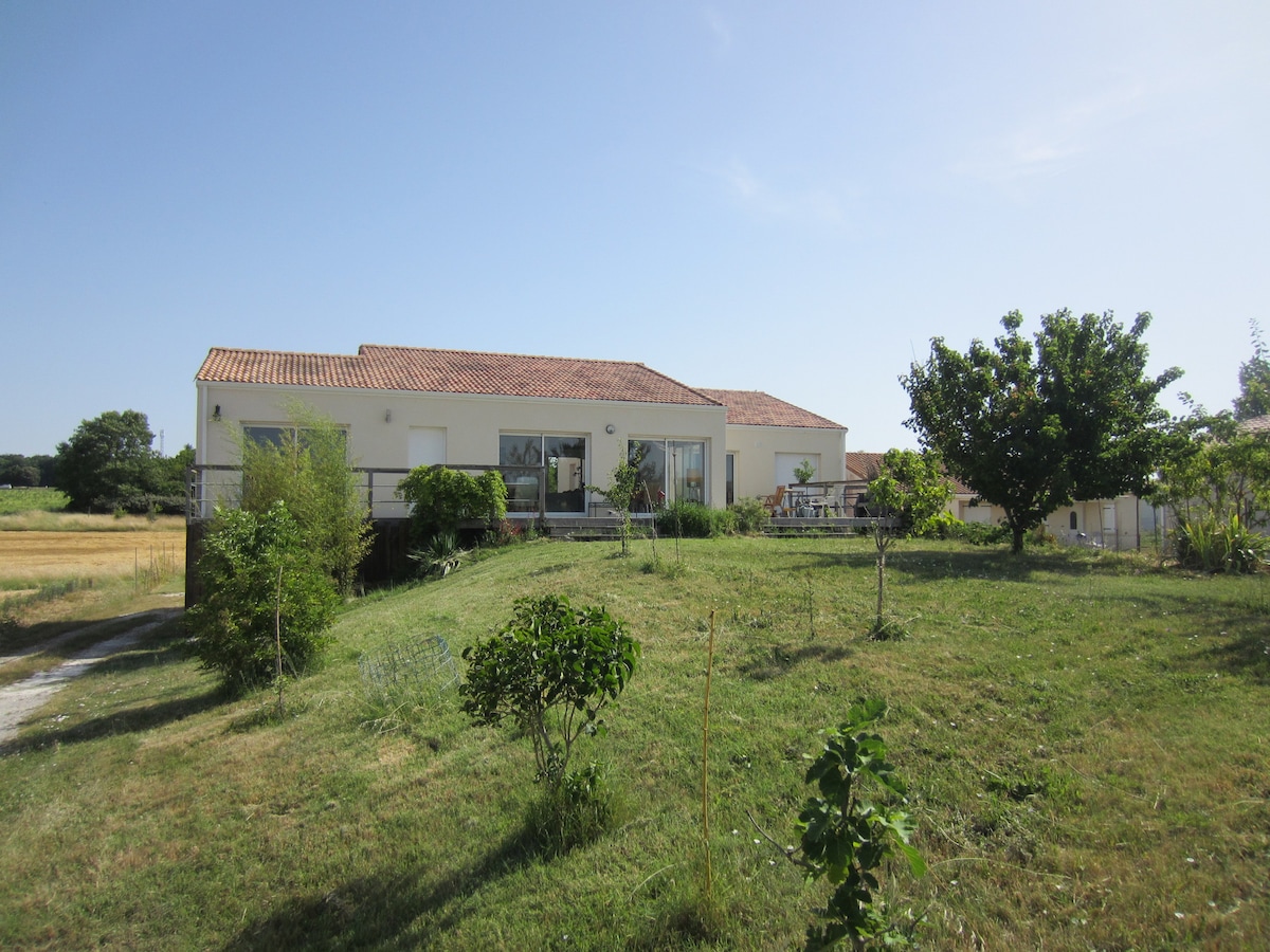 La maison du bonheur sur le chemin des épinettes.