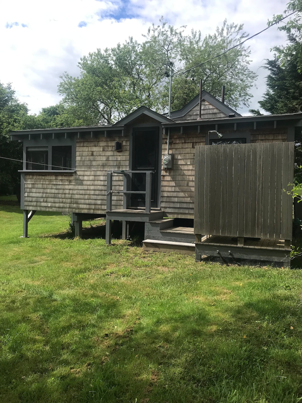 Country cottage walk to Alley's General Store