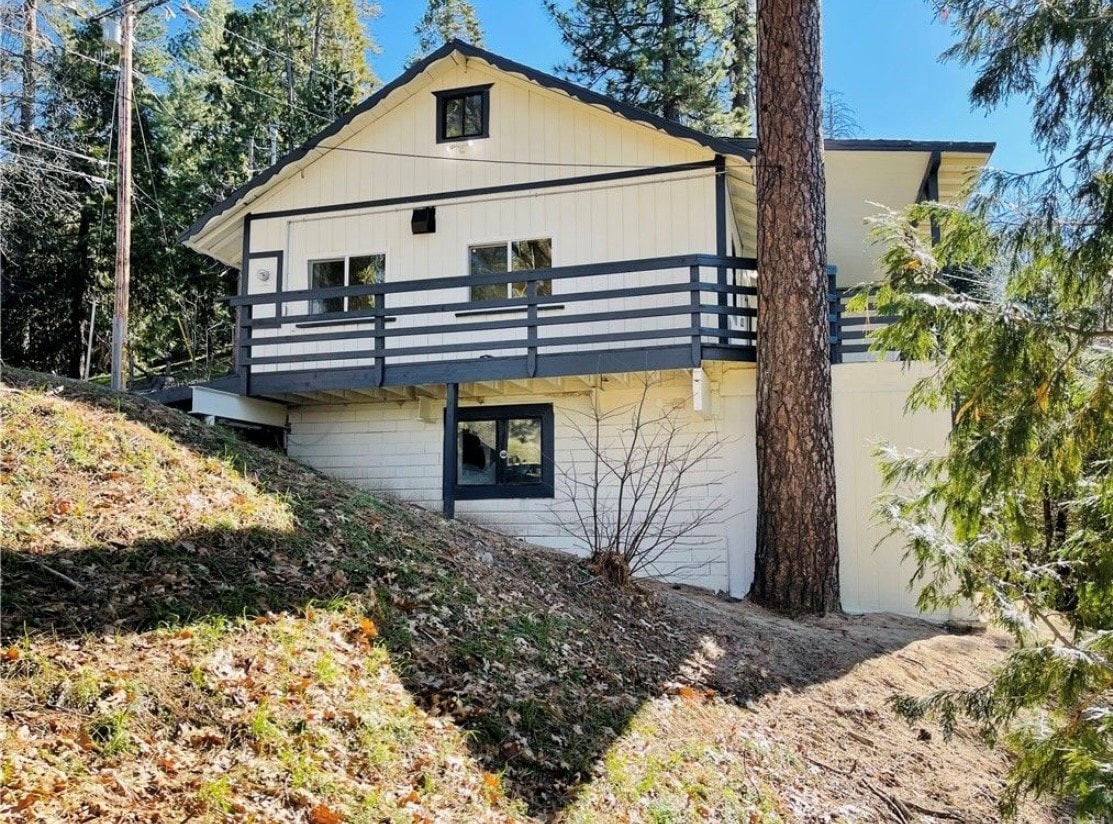 Modern Cozy Cabin, Quiet Hot Tub, Fishing, Lake.