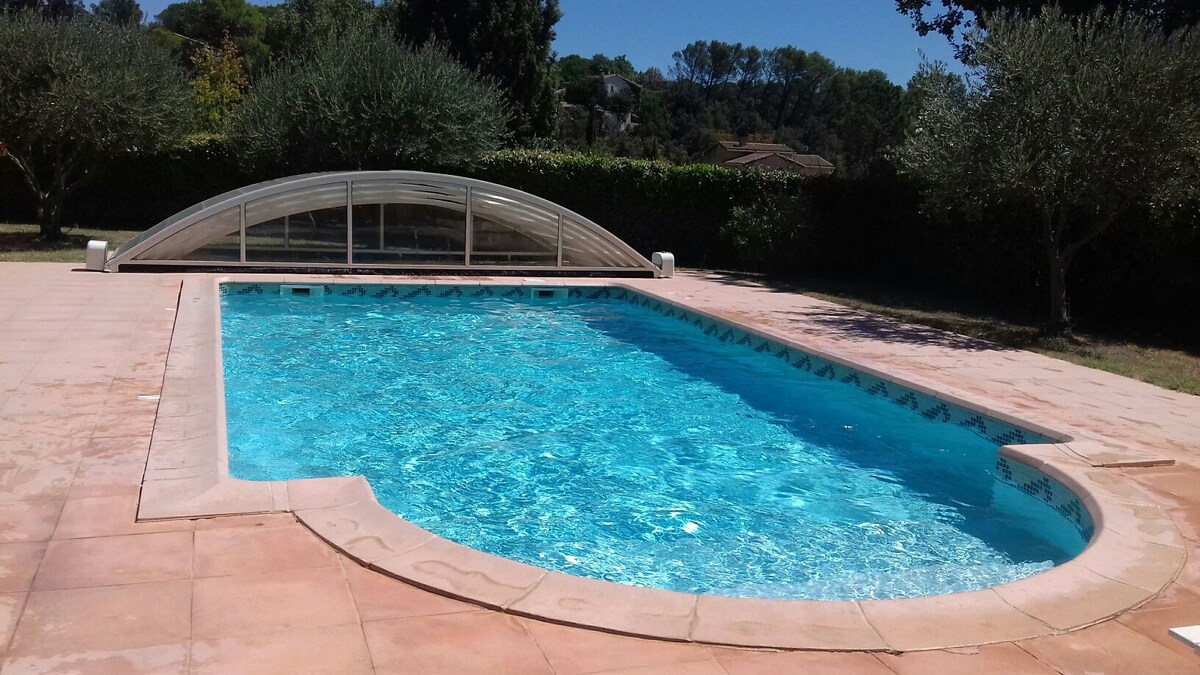 villa piscine en provence