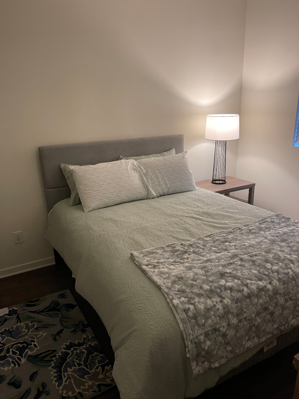 SUNNY, SANTA MONICA 2-BR/2-BATH STAY BY THE PIER