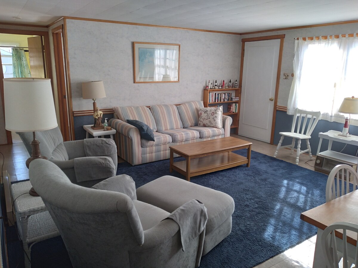 Ocean side, 3 bedroom, well equipped, 2nd Fl Unit