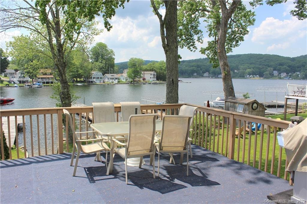 Waterfront Cottage at Highland Lake w/dock