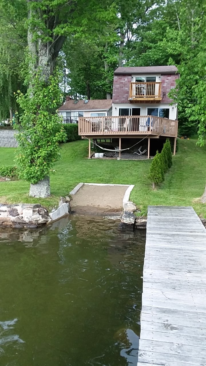 Waterfront Cottage at Highland Lake w/dock