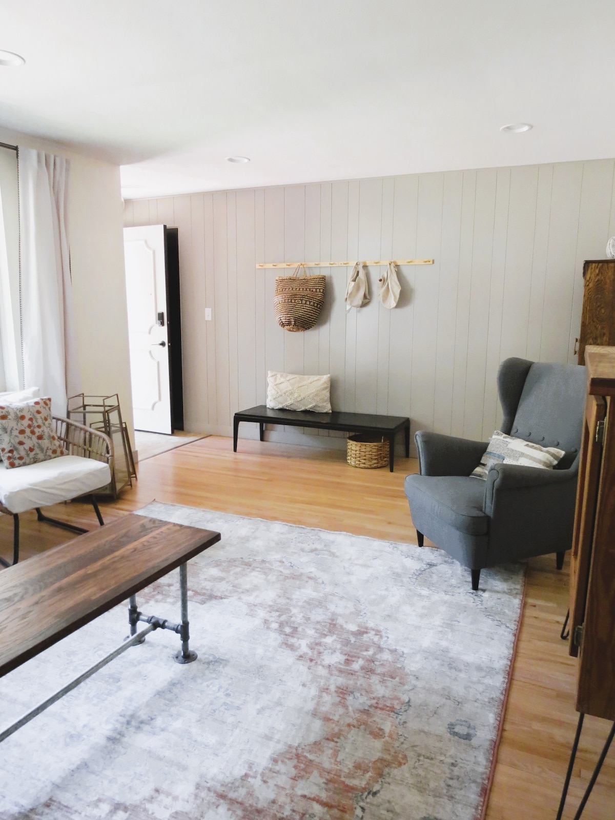 安静现代的3卧室砖房-露台和工作空间！