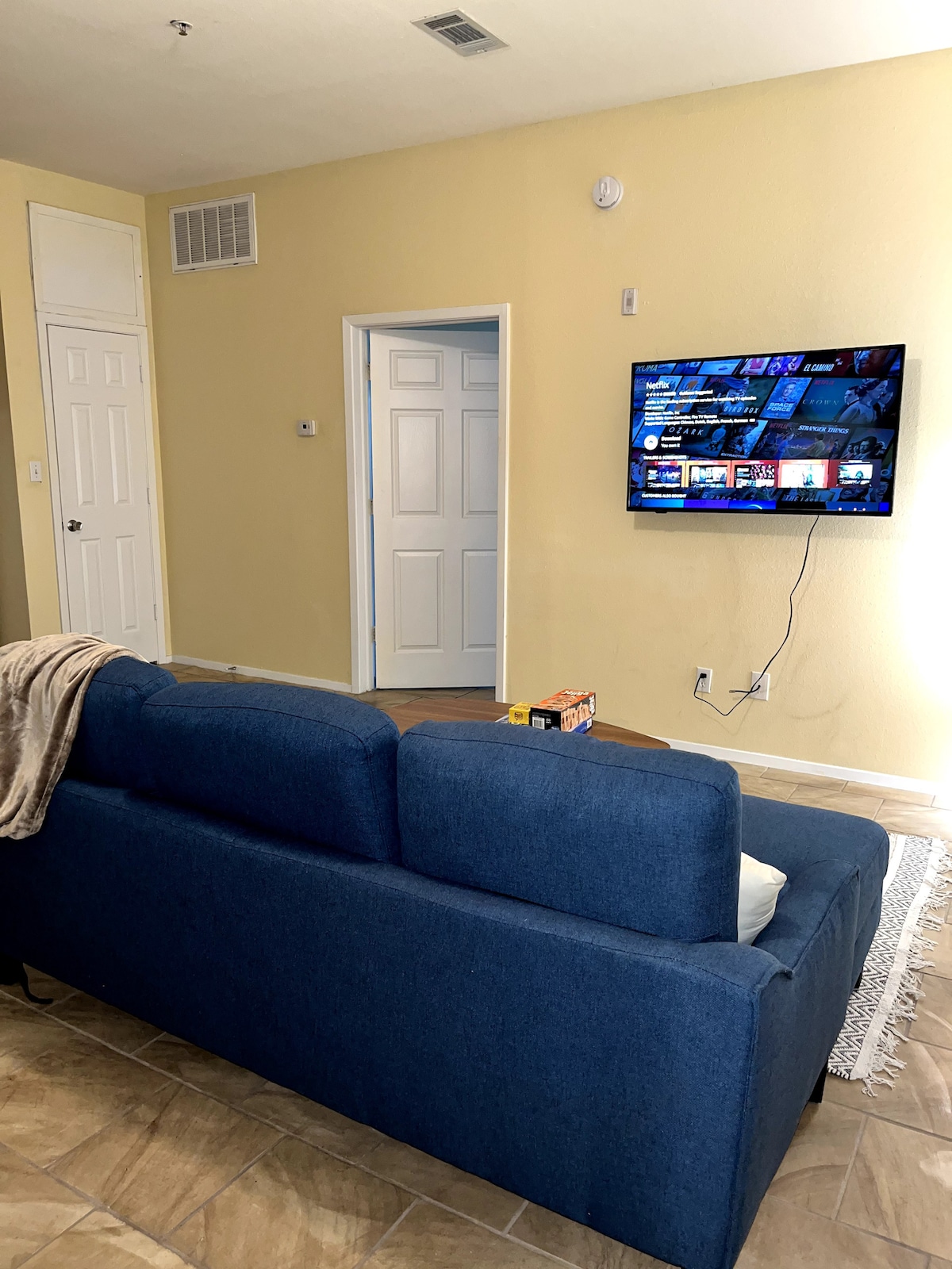 Full service one bedroom apartment downtown Austin