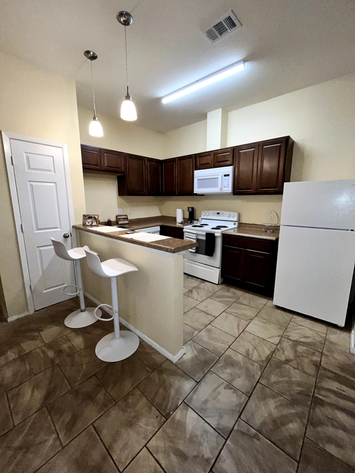 Full service one bedroom apartment downtown Austin