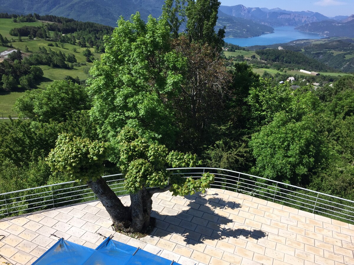 Emplacement unique - piscine et vue panoramique