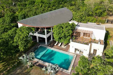 StayVista The Leaf 5bhk Alibaug
