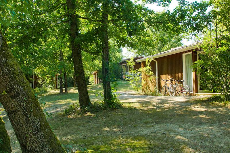 Cottage en bois proche Lac et piscine