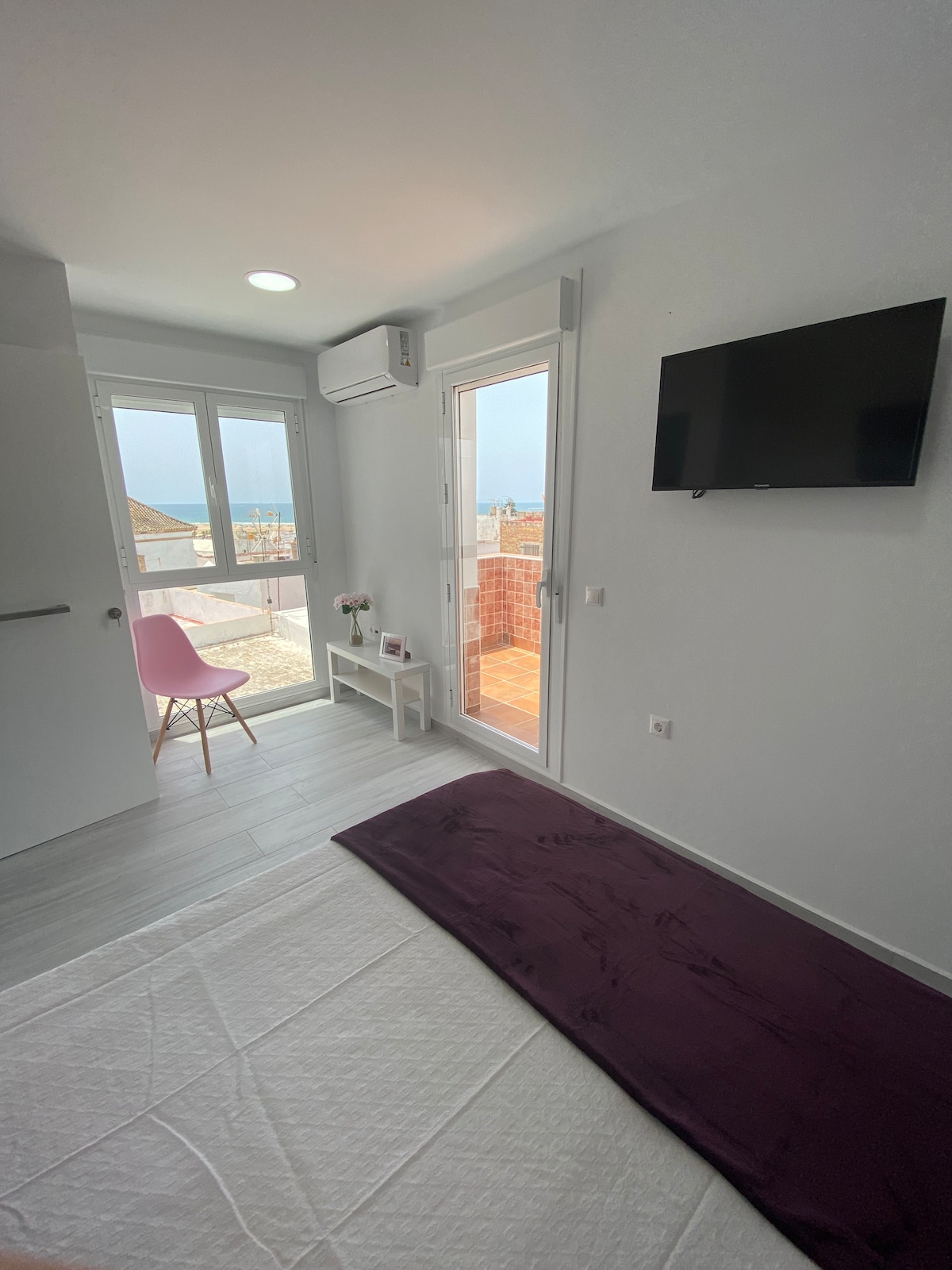 Habitación con baño y terraza a 5 min de la playa