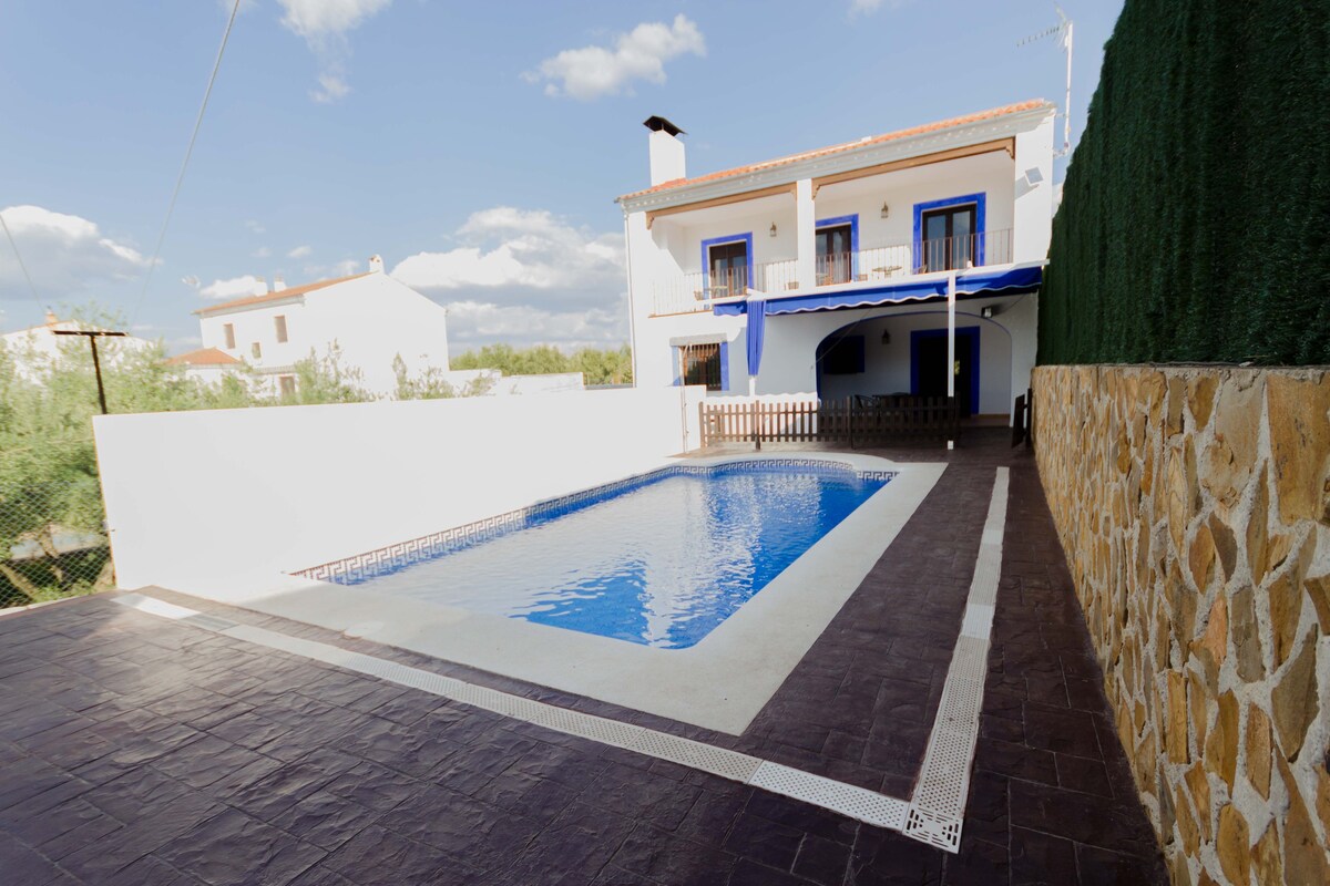 Confortable casa con piscina y barbacoa.