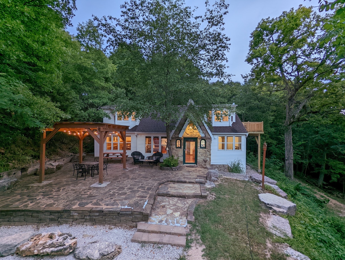 Table Rock Lake Cottage near Silver Dollar City