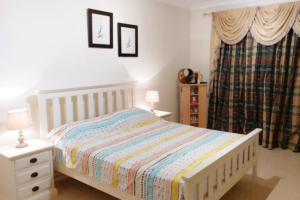 Elegant and Comfy Room- double bed + free parking