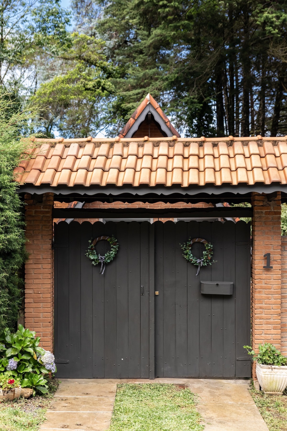位于蒙特韦尔德（ Monte Verde ）的小木屋，配备浴缸和水电