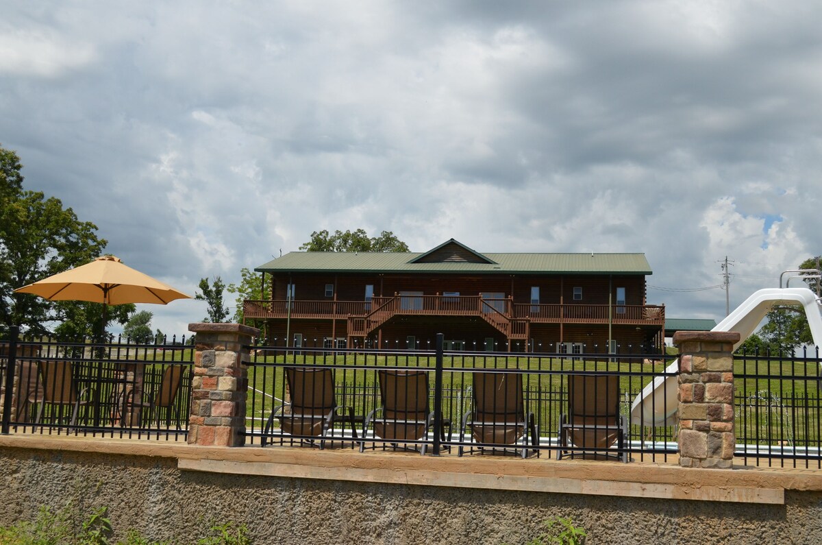 Falcon Lodge and Nature Retreat