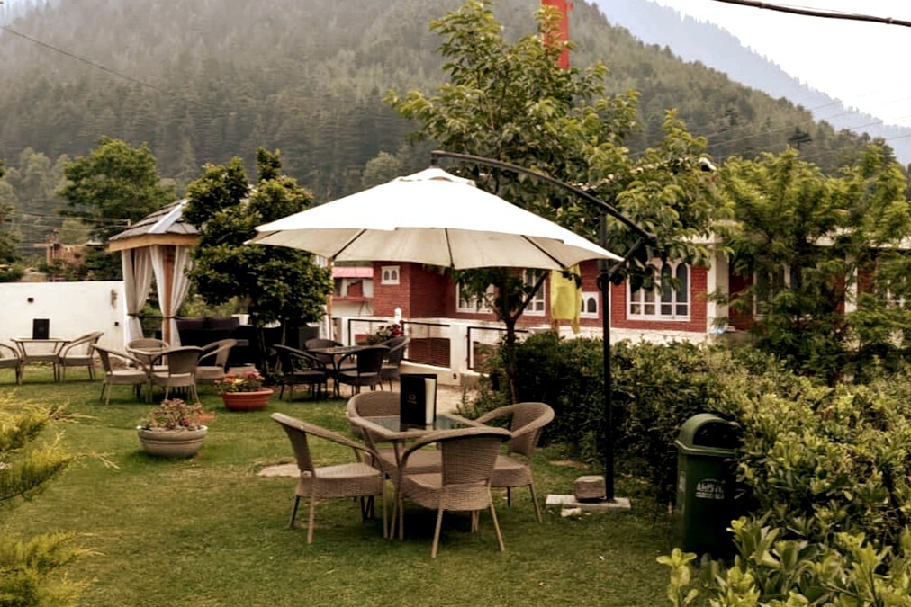 Scotch Abbey 3BHK Mansion, Fireplace BBQ Manali