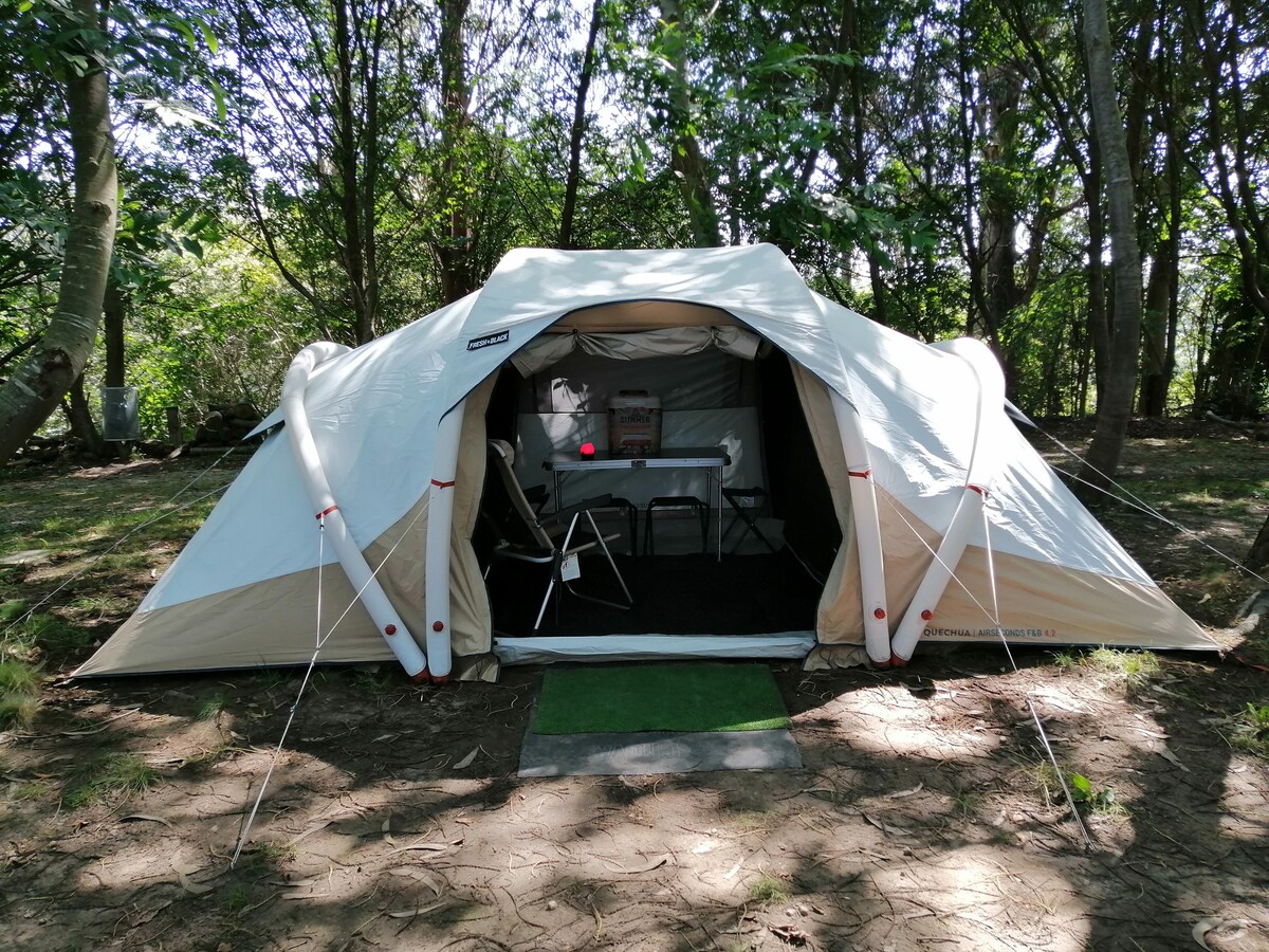 Luxo 2.2_Camping Nature Shop ， 2间卧室。