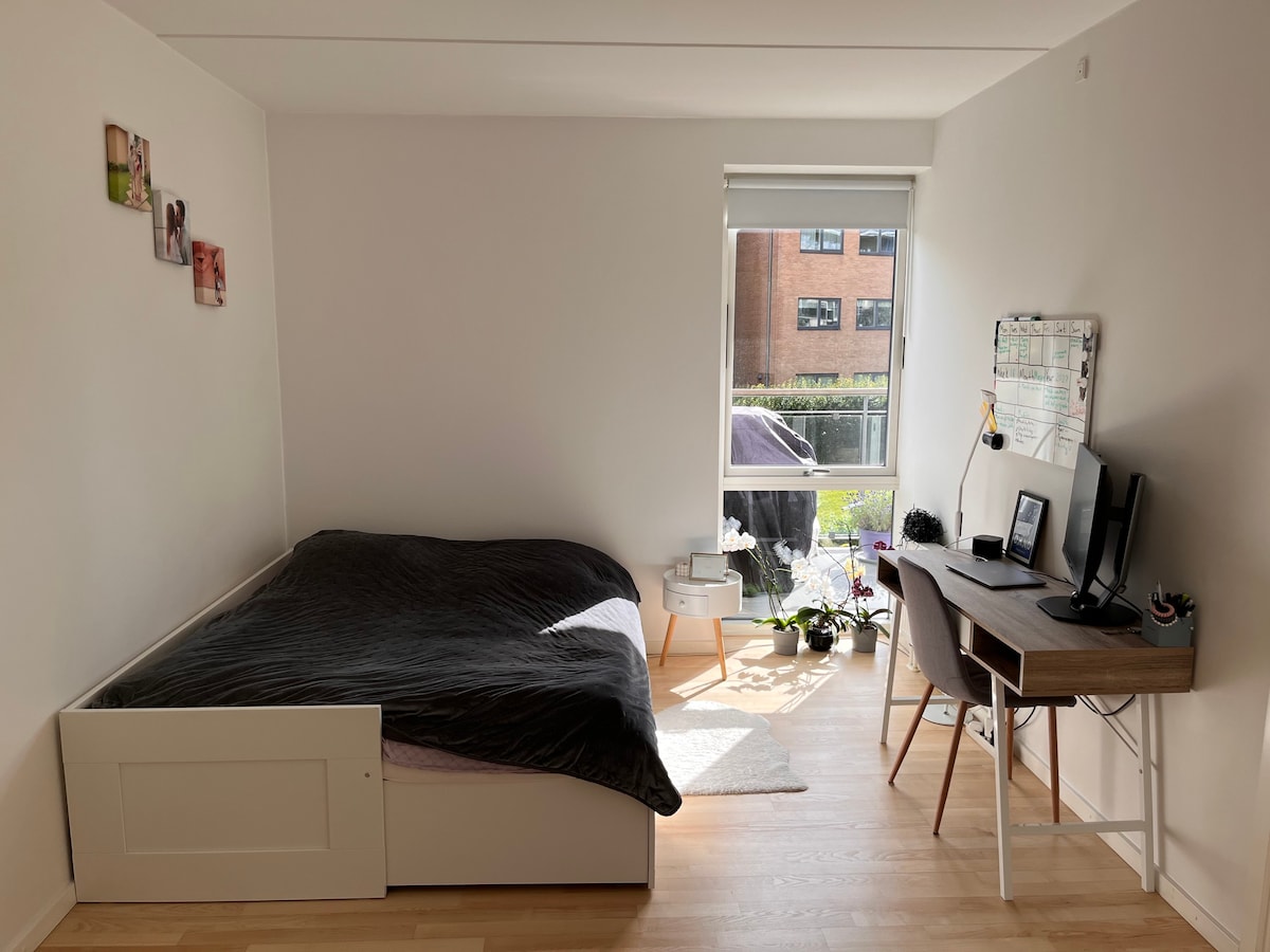 宽敞的单卧室公寓，地理位置优越