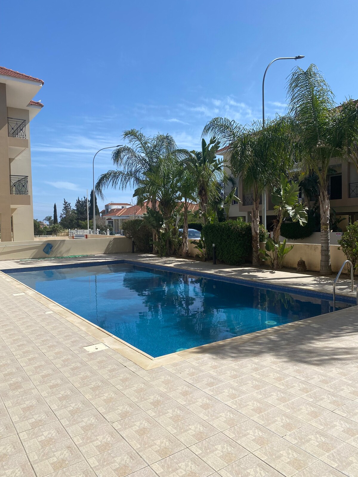 Spacious 2 bedroom Apartment with Pool